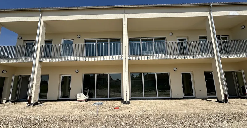 Prosklené plochy OPTI-TECH ve dvou podlažích